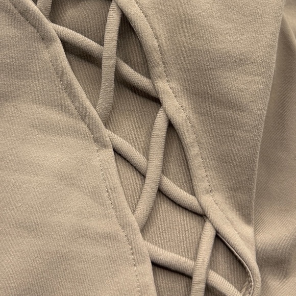 NWOT 🤎 ALO Yoga Taupe Entwine Leggings 28” length size M - Picture 5 of 8